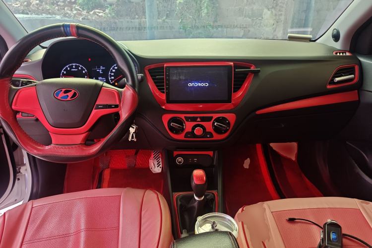 Used Hyundai Verna (new generation) 2016 1.4L Manual Cool Edition GLS Center Console