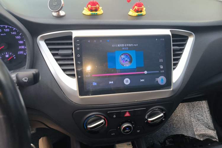 Used Hyundai Verna (new generation) 2016 1.4L Automatic Cool Edition GLS Audio And AC Panel