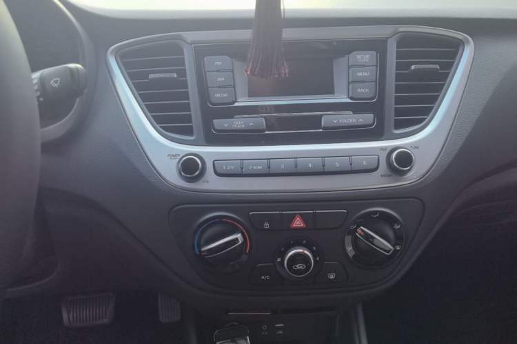 Used Hyundai Verna (new generation) 2016 1.4L Automatic Cool Edition GLS Audio And AC Panel