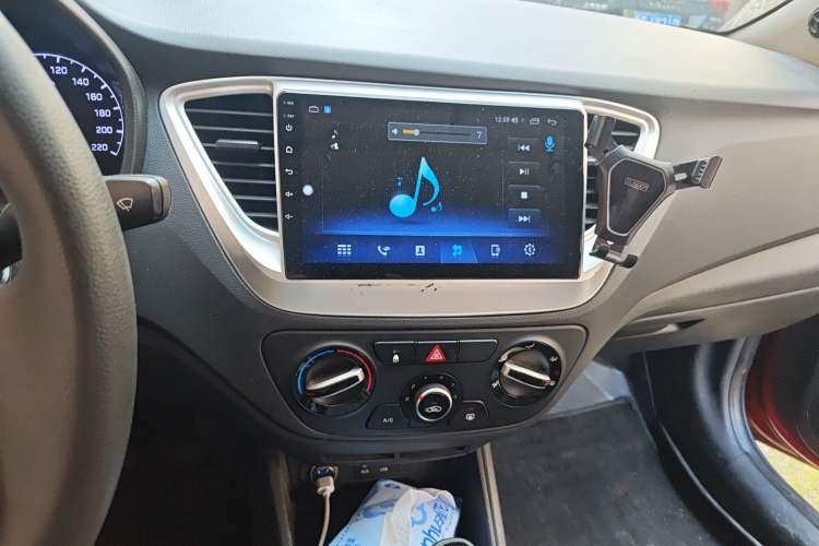 Used Hyundai Verna (new generation) 2016 1.4L Automatic Cool Edition GLS Audio And AC Panel