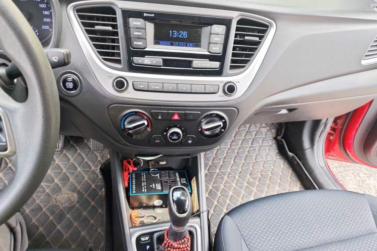 Used Hyundai Verna (new generation) 2016 1.4L Automatic Elite Edition TOP Audio And AC Panel