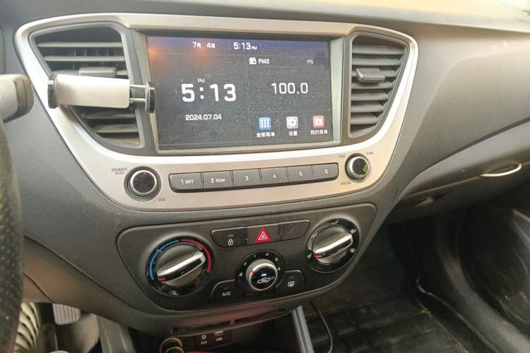 Used Hyundai Verna (new generation) 2016 1.4L Manual Cool Edition GLS Audio And AC Panel