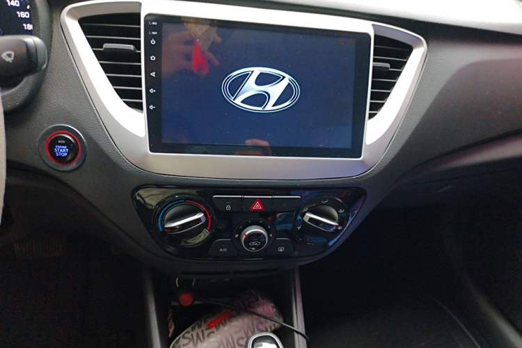 Used Hyundai Verna (new generation) 2016 1.4L Automatic Sport Edition Audio And AC Panel