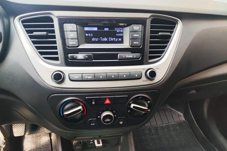 Used Hyundai Verna (new generation) 2016 1.4L Manual Cool Edition GLS Audio And AC Panel