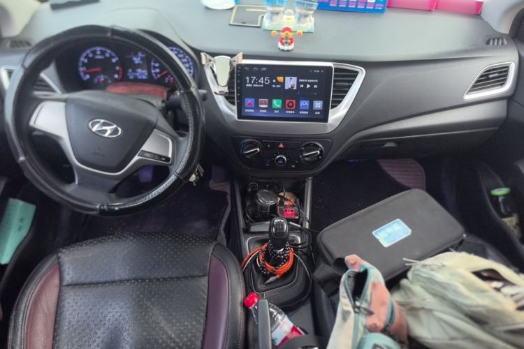 Used Hyundai Verna (new generation) 2016 1.4L Manual Cool Edition GLS Center Console