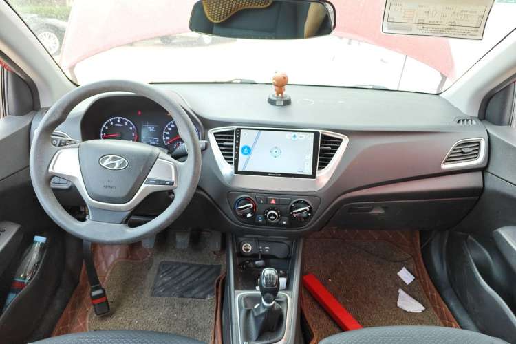 Used Hyundai Verna (new generation) 2016 1.4L Manual Cool Edition GLS Center Console