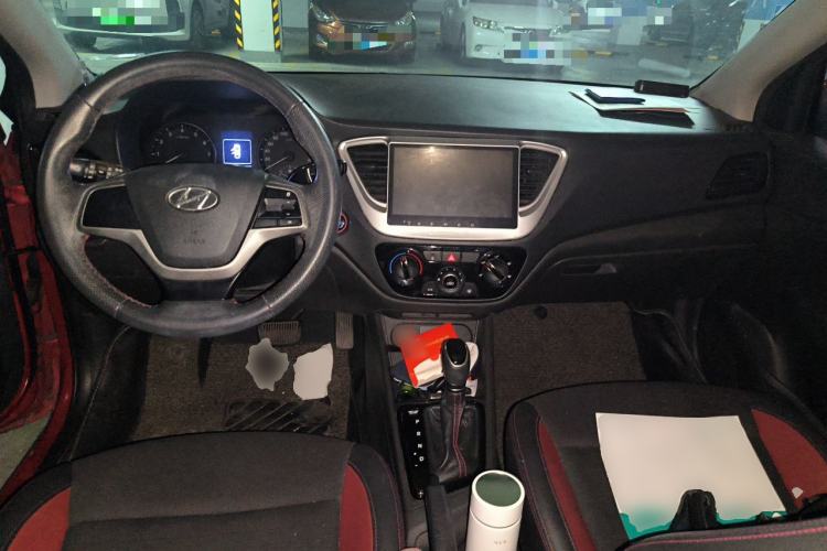 Used Hyundai Verna (new generation) 2016 1.4L Automatic Sport Edition Center Console