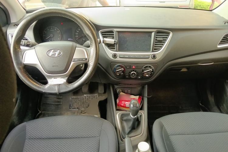 Used Hyundai Verna (new generation) 2016 1.4L Manual Cool Edition GLS Center Console