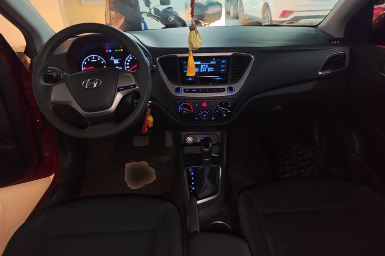 Used Hyundai Verna (new generation) 2016 1.4L Automatic Cool Edition GLS Center Console