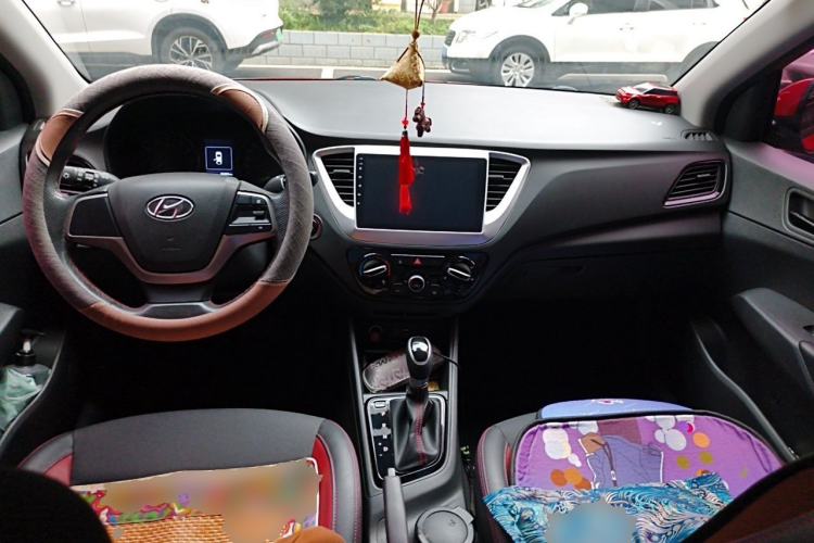 Used Hyundai Verna (new generation) 2016 1.4L Automatic Sport Edition Center Console