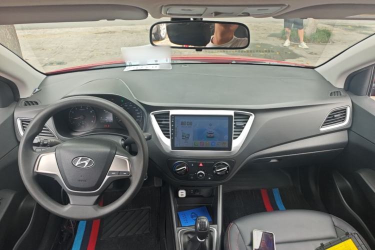 Used Hyundai Verna (new generation) 2016 1.4L Manual Cool Edition GLS Center Console