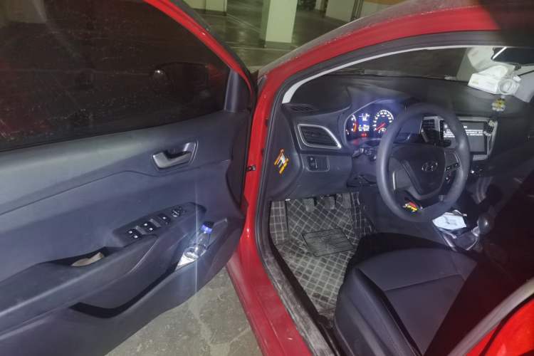 Used Hyundai Verna (new generation) 2016 1.4L Manual Cool Edition GLS Driver Seat