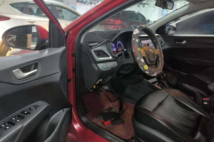 Used Hyundai Verna (new generation) 2016 1.4L Automatic Cool Edition GLS Driver Seat