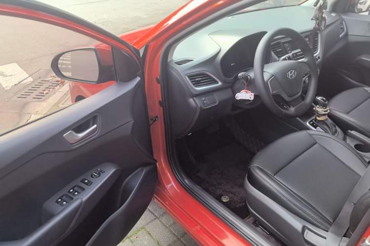 Used Hyundai Verna (new generation) 2016 1.4L Automatic Cool Edition GLS Driver Seat