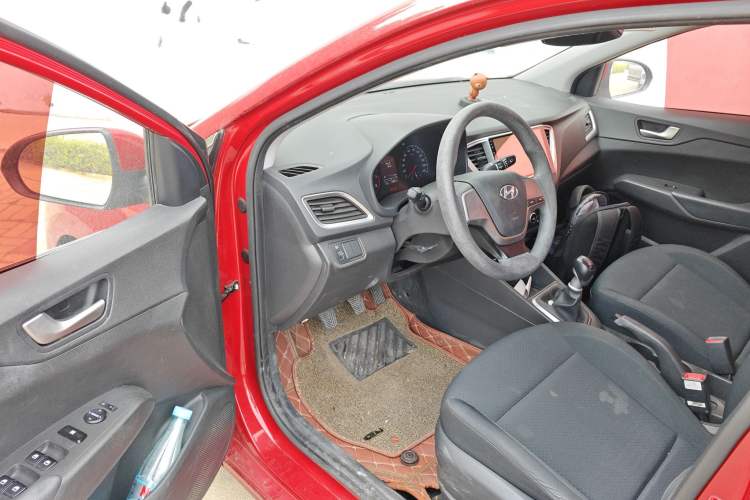 Used Hyundai Verna (new generation) 2016 1.4L Manual Cool Edition GLS Driver Seat