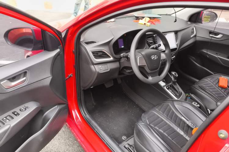 Used Hyundai Verna (new generation) 2016 1.4L Automatic Cool Edition GLS Driver Seat