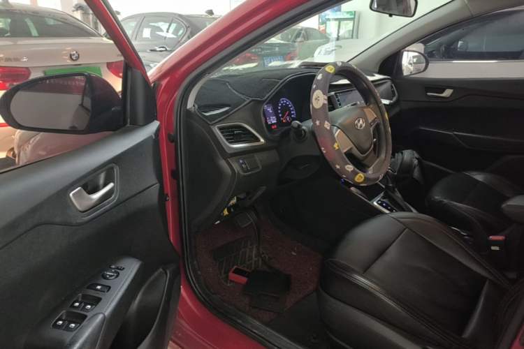 Used Hyundai Verna (new generation) 2016 1.4L Automatic Cool Edition GLS Driver Seat