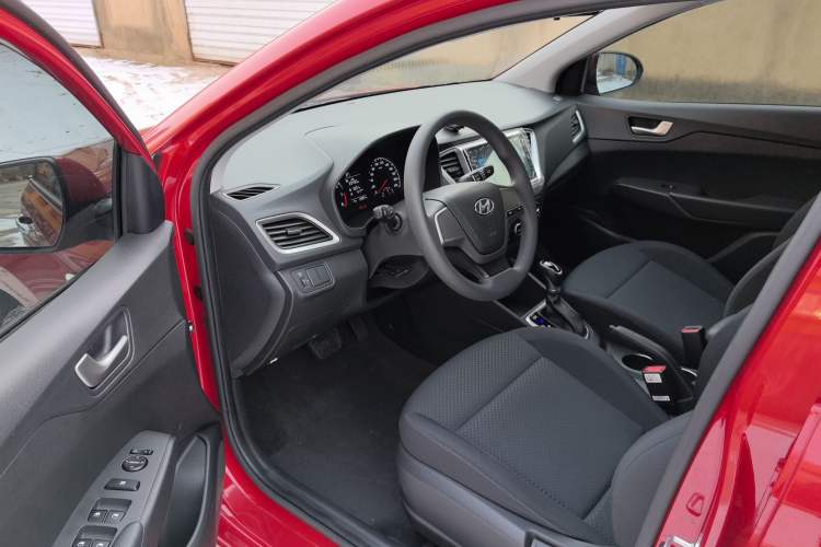 Used Hyundai Verna (new generation) 2016 1.4L Automatic Cool Edition GLS Driver Seat