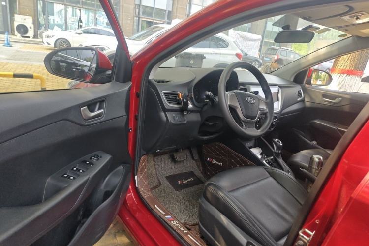 Used Hyundai Verna (new generation) 2016 1.4L Automatic Cool Edition GLS Driver Seat