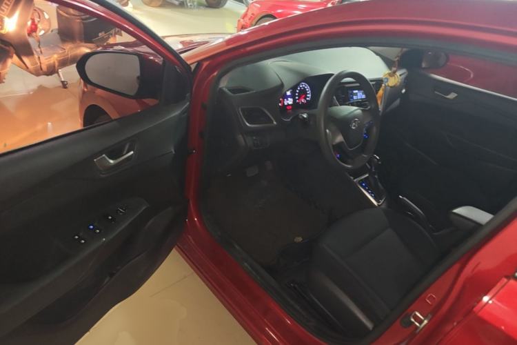 Used Hyundai Verna (new generation) 2016 1.4L Automatic Cool Edition GLS Driver Seat