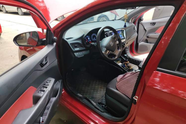 Used Hyundai Verna (new generation) 2016 1.4L Automatic Sport Edition Driver Seat