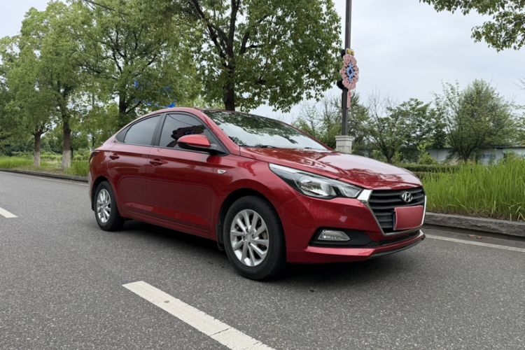 Used Hyundai Verna (new generation) 2016 1.4L Manual Cool Edition GLS Exterior 2