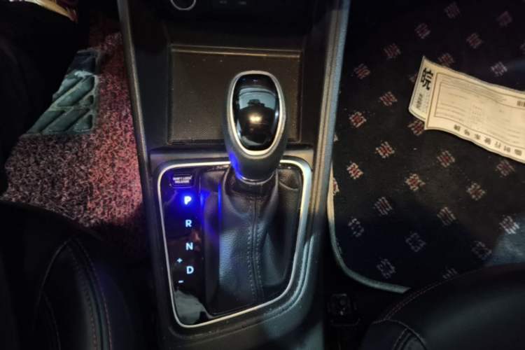 Used Hyundai Verna (new generation) 2016 1.4L Automatic Cool Edition GLS Gear Lever