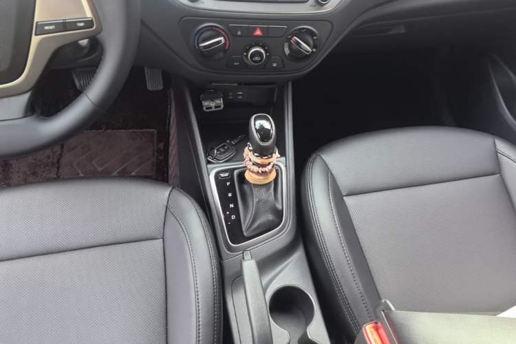 Used Hyundai Verna (new generation) 2016 1.4L Automatic Cool Edition GLS Gear Lever