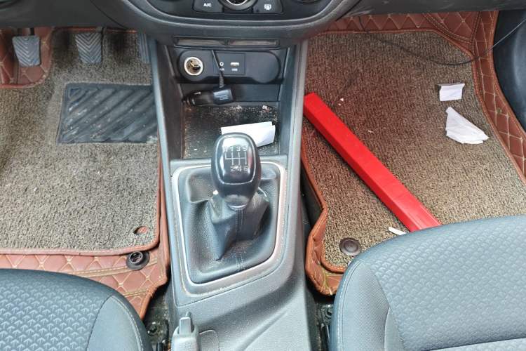 Used Hyundai Verna (new generation) 2016 1.4L Manual Cool Edition GLS Gear Lever