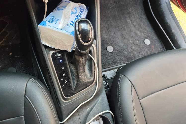 Used Hyundai Verna (new generation) 2016 1.4L Automatic Cool Edition GLS Gear Lever