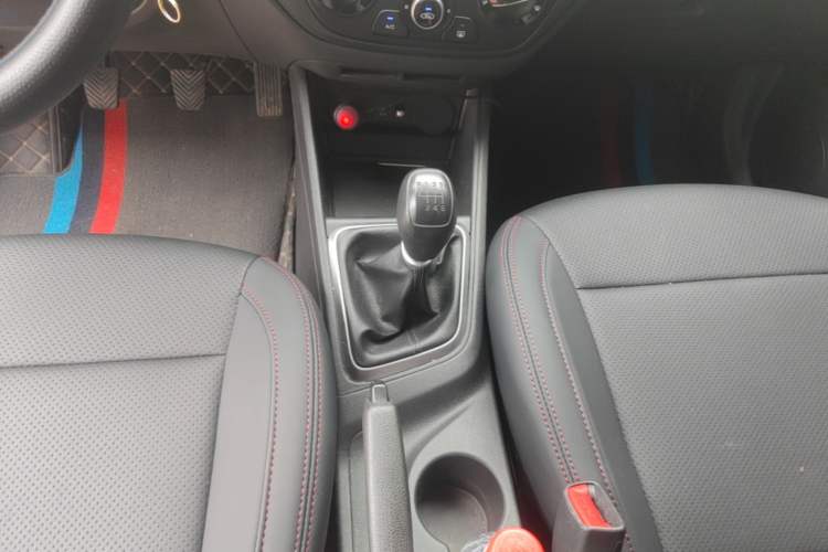 Used Hyundai Verna (new generation) 2016 1.4L Manual Cool Edition GLS Gear Lever
