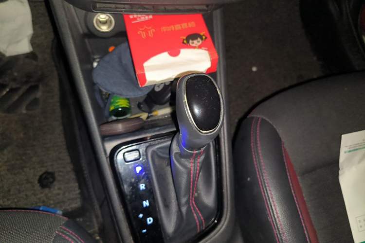 Used Hyundai Verna (new generation) 2016 1.4L Automatic Sport Edition Gear Lever