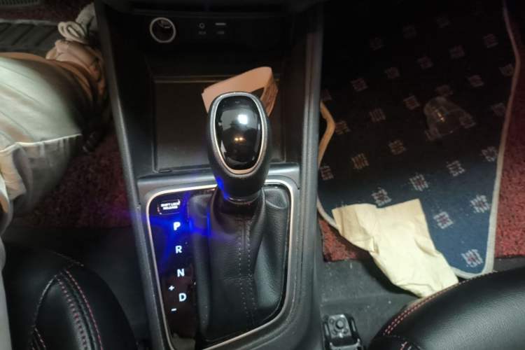 Used Hyundai Verna (new generation) 2016 1.4L Automatic Cool Edition GLS Gear Lever