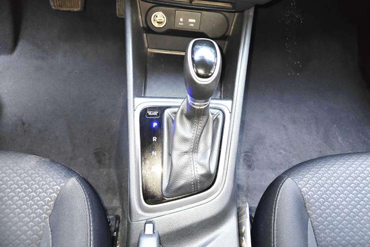 Used Hyundai Verna (new generation) 2016 1.4L Automatic Cool Edition GLS Gear Lever