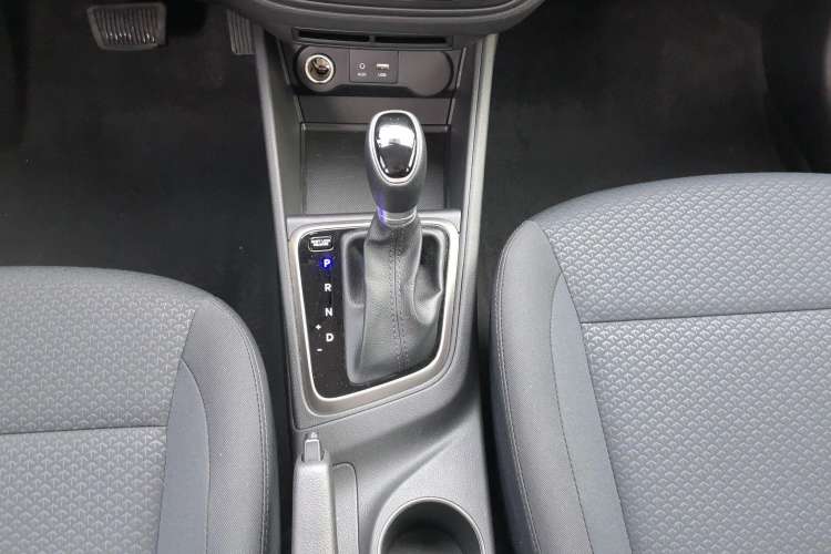Used Hyundai Verna (new generation) 2016 1.4L Automatic Cool Edition GLS Gear Lever