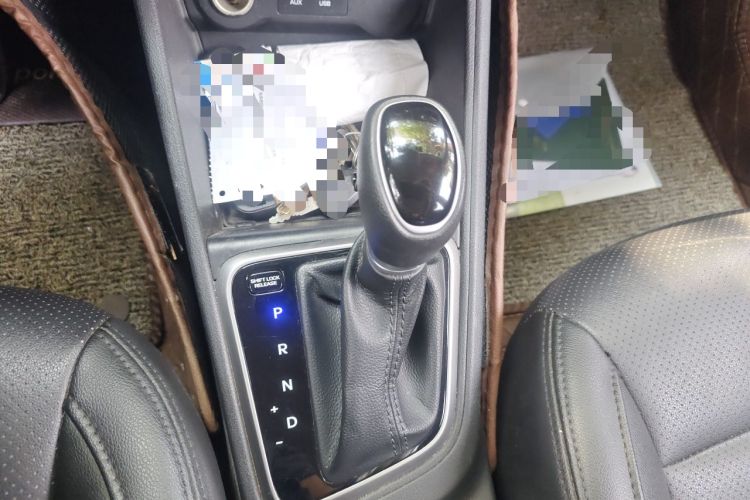 Used Hyundai Verna (new generation) 2016 1.4L Automatic Cool Edition GLS Gear Lever
