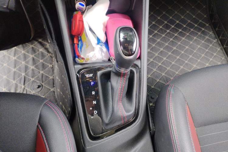 Used Hyundai Verna (new generation) 2016 1.4L Automatic Sport Edition Gear Lever