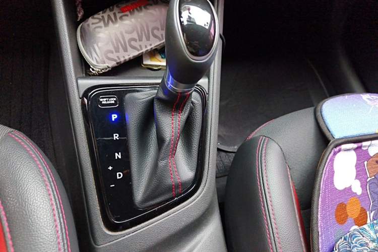 Used Hyundai Verna (new generation) 2016 1.4L Automatic Sport Edition Gear Lever