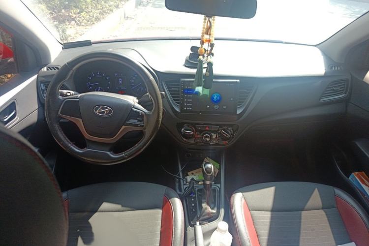 Used Hyundai Verna (new generation) 2016 1.4L Automatic Sport Edition Interior 2