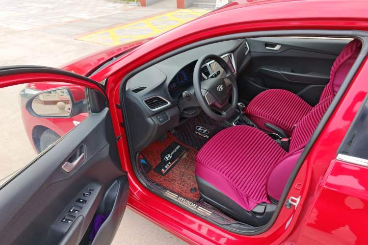 Used Hyundai Verna (new generation) 2016 1.4L Automatic Cool Edition GLS Interior 2