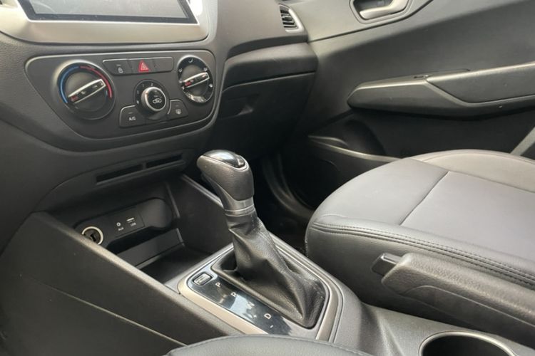 Used Hyundai Verna (new generation) 2016 1.4L Automatic Cool Edition GLS Interior 3