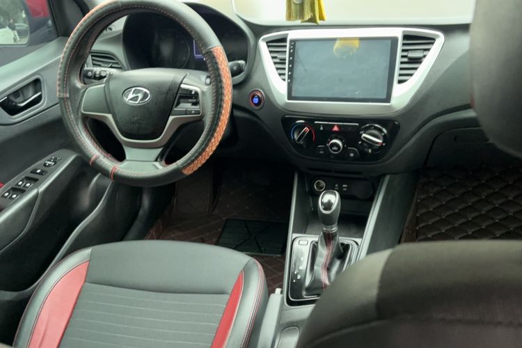 Used Hyundai Verna (new generation) 2016 1.4L Automatic Sport Edition Interior 3