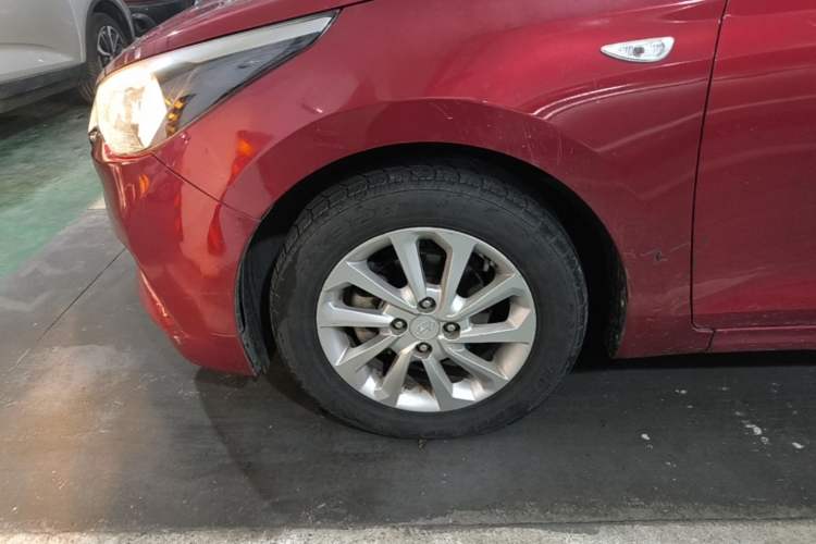 Used Hyundai Verna (new generation) 2016 1.4L Automatic Cool Edition GLS Left Front Wheel Hub