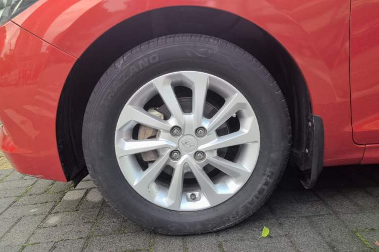 Used Hyundai Verna (new generation) 2016 1.4L Automatic Cool Edition GLS Left Front Wheel Hub