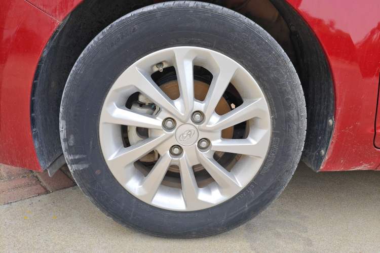 Used Hyundai Verna (new generation) 2016 1.4L Manual Cool Edition GLS Left Front Wheel Hub