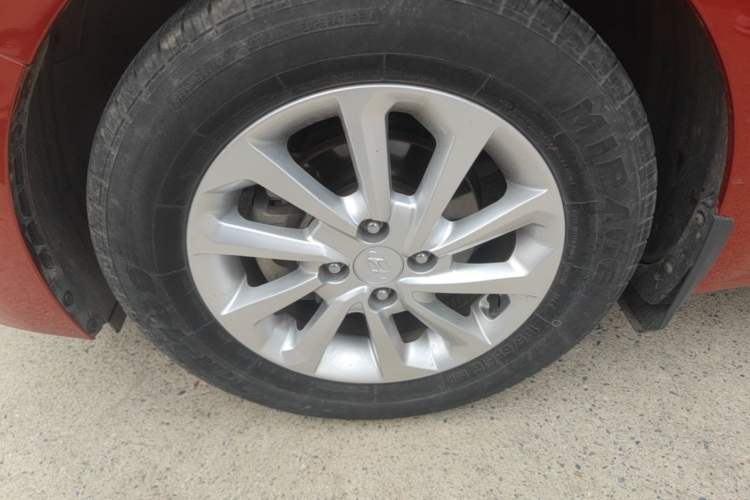Used Hyundai Verna (new generation) 2016 1.4L Manual Cool Edition GLS Left Front Wheel Hub
