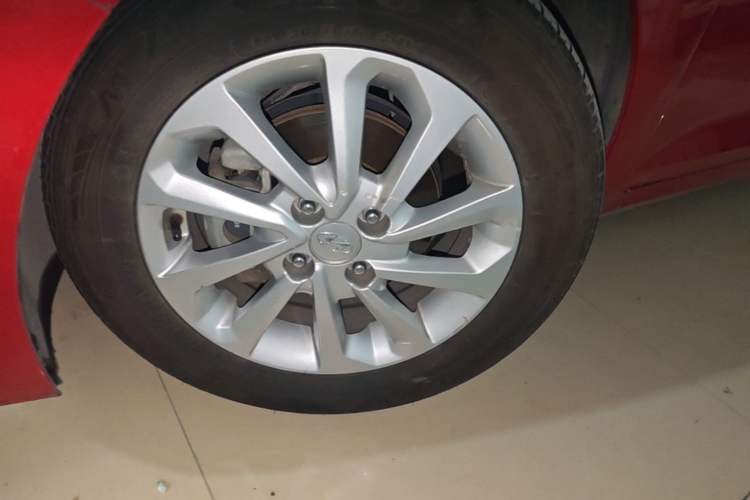 Used Hyundai Verna (new generation) 2016 1.4L Automatic Cool Edition GLS Left Front Wheel Hub