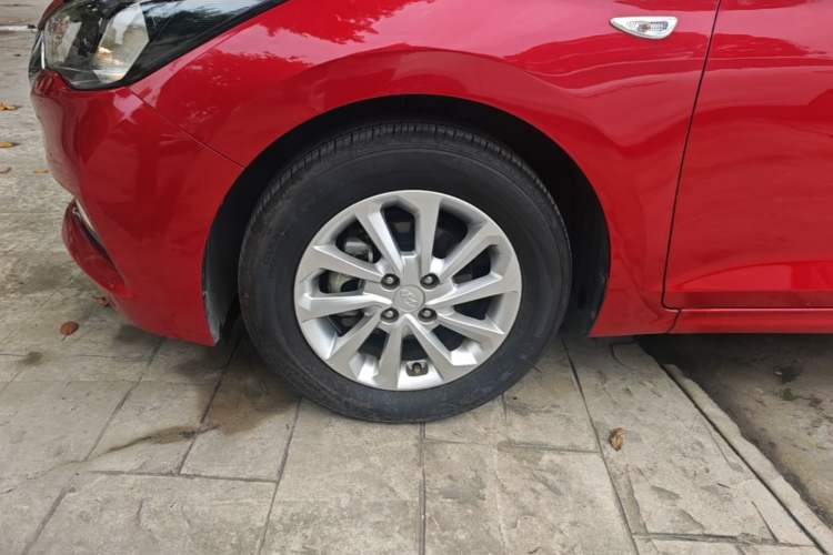 Used Hyundai Verna (new generation) 2016 1.4L Manual Cool Edition GLS Left Front Wheel Hub