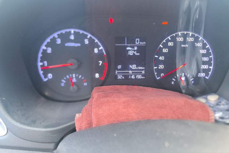 Used Hyundai Verna (new generation) 2016 1.4L Manual Cool Edition GLS Odometer Close Up