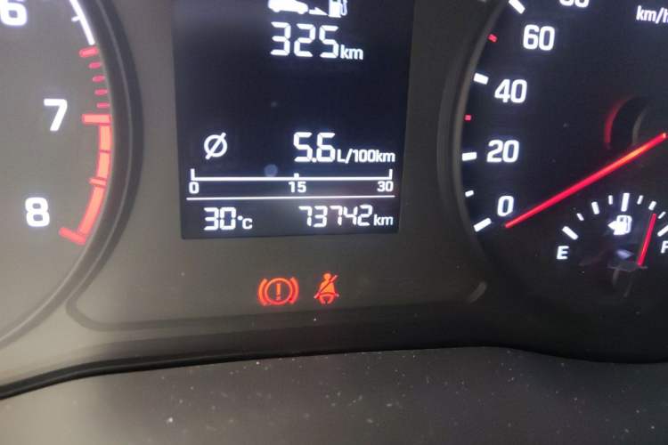 Used Hyundai Verna (new generation) 2016 1.4L Automatic Cool Edition GLS Odometer Close Up